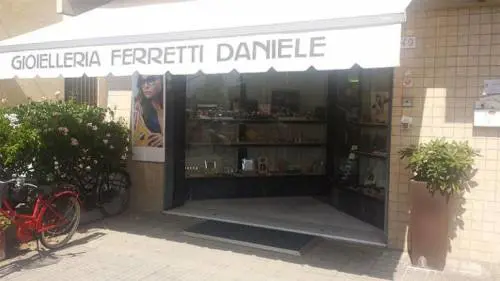 Sparò e uccise un rapinatore per legittima difesa. Morto il gioielliere pisano Daniele Ferretti