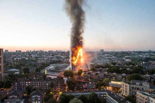 Grattacielo in fiamme a Londra