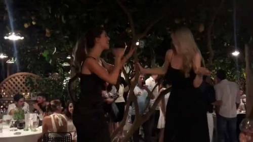 "Belen ha perso il controllo coi paparazzi e li ha colpiti con i limoni"
