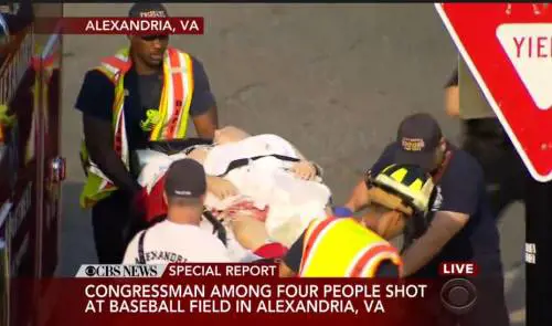 Sparatoria Usa, il repubblicano Steve Scalise viene soccorso