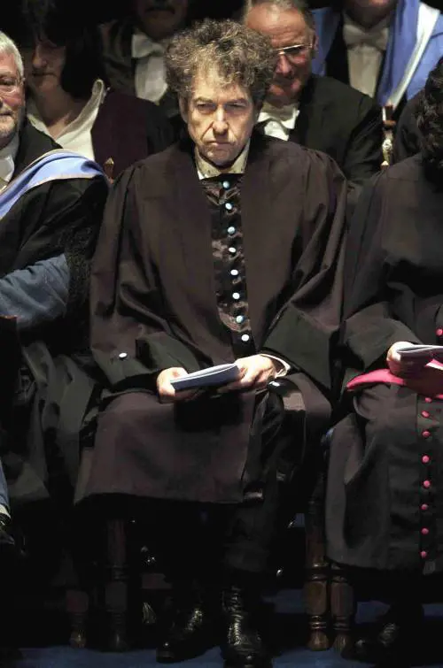 Dylan accusato di aver copiato il discorso da un "bigino" on line