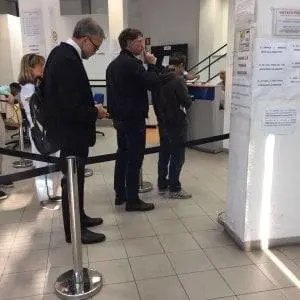 Il neo direttore dell'Agenzia delle Entrate in coda allo sportello