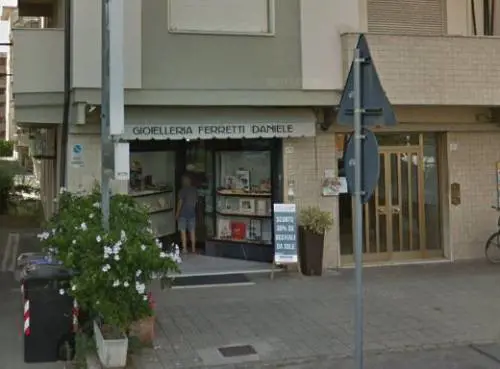 Pisa, il bandito ucciso dal gioielliere sparò ai militari per evitare la cattura