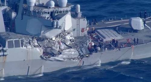 Mercantile urta nave militare Usa: 7 marinai dispersi in Giappone