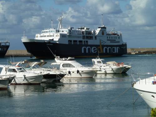 Ischia, nave urta la banchina: 50 feriti