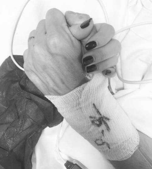 Max Biaggi, la fidanzata pubblica la prima foto insieme dall'ospedale