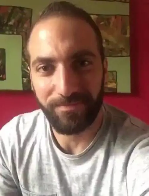 Il video di Higuain nella notte: "Ciao Dani Alves"