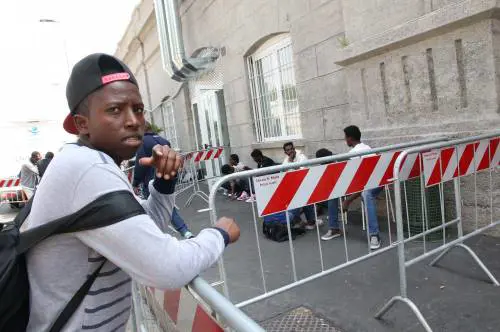 L'Italia gabbata dall'Europa: dovrà tenersi i migranti