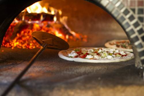 Vuole assumere "solo italiani", ed è bufera sulla pizzeria di Mogliano