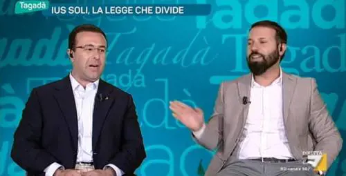 Il leghista contro l'islamico: "Già tanto che non mi ha messo il coltello alla gola..."