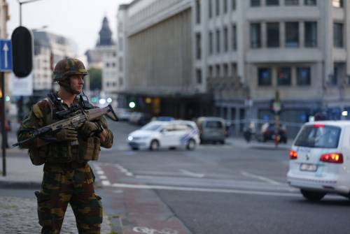 Bruxelles, l'attentatore aveva una bomba piena di chiodi