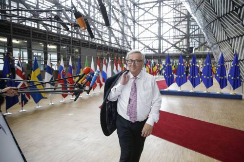 Brexit, Juncker risponde alla May: "Offerta non è sufficiente"