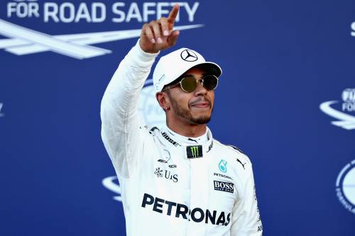 Tifoso Mercedes attacca la Fia. E Hamilton mette "Like" su Instagram
