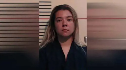 "Ora ti do una lezione". E chiude la figlia di due anni in auto col fratellino: morti entrambi