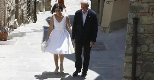 Il capo della polizia si sposa con Lady Emergenza