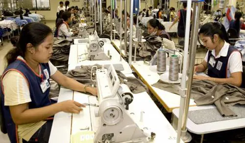 Cambogia, svenimenti di massa nei laboratori Nike e Asics