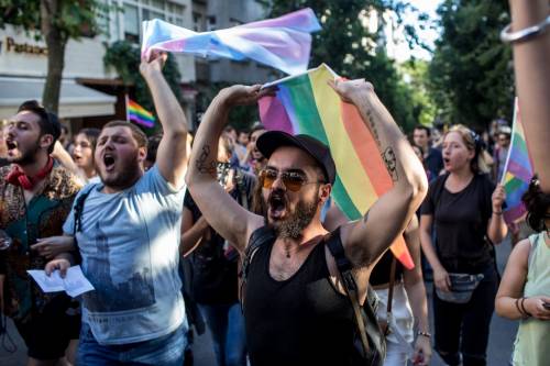 Istanbul, la polizia interrompe il Gay Pride