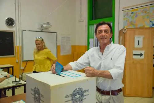 Il manager "civico" che guarda a Sala ma è già ostaggio dei centri sociali