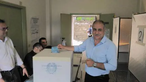 Il ribaltone di Como: Mister Emergenza manda a casa la sinistra