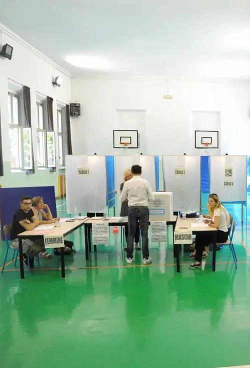 I giovani ago della bilancia: indecisi sette su 10