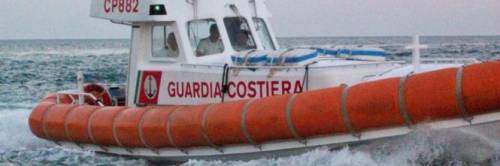 Barca a vela alla deriva, 12enne coordina i soccorsi con la Guardia Costiera