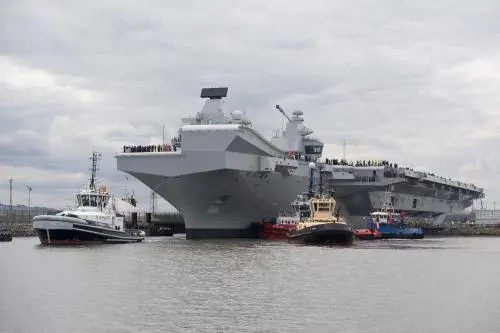 Il Regno Unito vara la superportaerei "Queen Elizabeth"