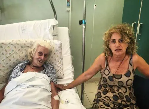 Inferno sanità: 89enne "parcheggiata" per cinque giorni su una barella