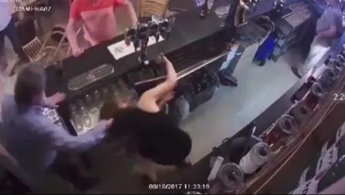 Londra, picchia la moglie e posta il video su Facebook