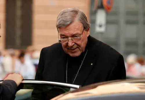 Finanza e caso Becciu. Nel 2017 Pell bloccato dai bonifici in Australia