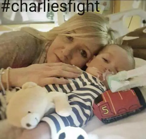 Londra, domani staccheranno la spina al piccolo Charlie Gard