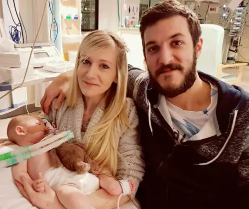 La mossa del Vaticano per non far staccare la spina a Charlie Gard