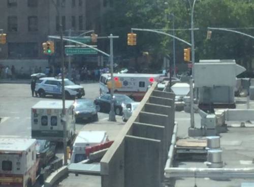 Ex medico spara in ospedale: dramma nel Brox a New York