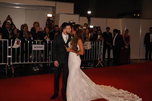 Messi dice sì alla sua Antonella: ecco le foto del lieto evento