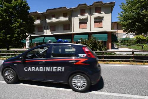 Arrivano altri profughi: due molotov contro l'hotel