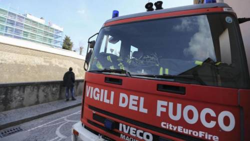Incendiava cassonetti "per noia": arrestato pompiere di Pavia