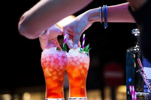 Rimini, la sfida dei bartrender: ecco il cocktail dell'estate