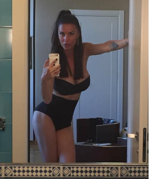 Antonella Mosetti selfie hot in bikini