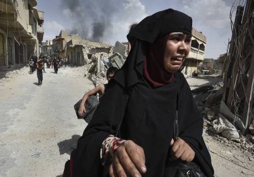 Così lo Stato islamico obbliga le donne a farsi esplodere a Mosul