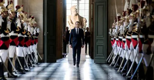 Macron fa il furbo e ci molla gli immigrati
