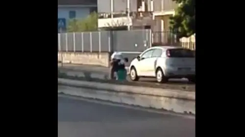 Caserta, immigrato costringe donna a sesso orale e poi la picchia