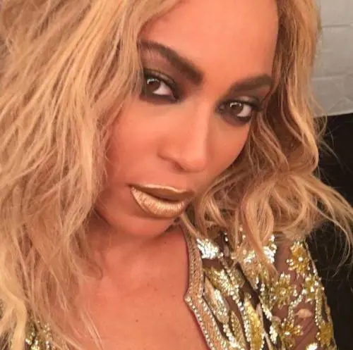 Beyoncé, sexy mamma curvy: foto