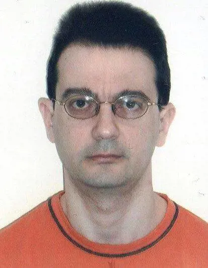 Vaga per i boschi per 21 giorni, si salva mangiando bacche