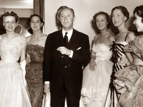 Christian Dior, a Parigi una mostra che mette in scena il sogno