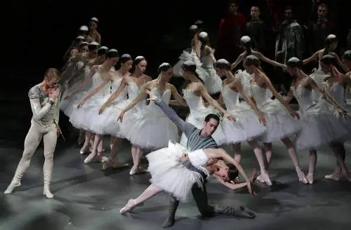 Un weekend tra classica, rock e balletto Alla Scala "Il lago dei cigni" di Ratmansky