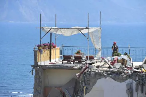 Vecchie, fragili e abusive Nell'Italia che va in pezzi a rischio 6 milioni di case