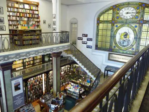 Musica, buon cibo, lettura La libreria a tre dimensioni