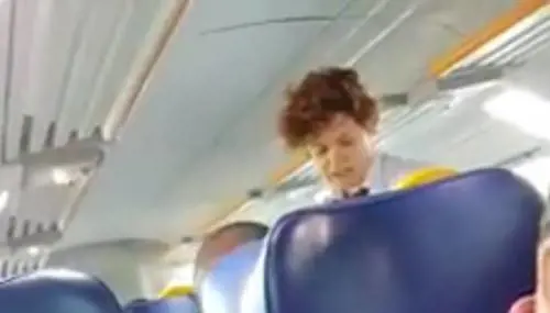 "Ha un biglietto?": il video del capotreno virale sul web