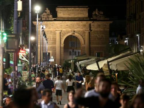 Milano, la rivolta di Corso Como: ​immigrati rischiano il linciaggio