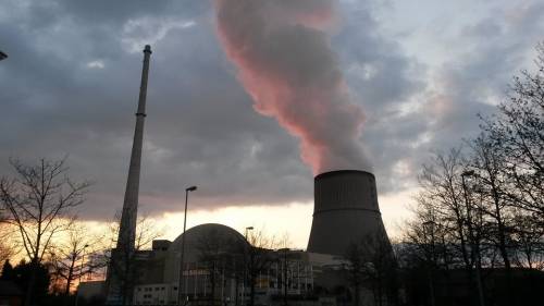 Francia, nuovo piano energetico: stop a 17 reattori nucleari