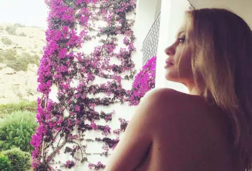 Anna Falchi hot, topless su Instagram